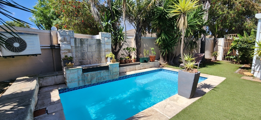 3 Bedroom Property for Sale in Sunningdale Western Cape